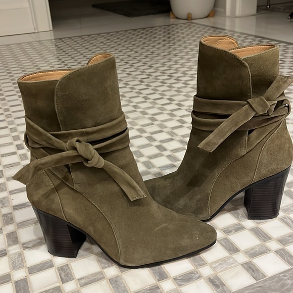 Khaki suede Banana Republic booties - Picture 2 of 2